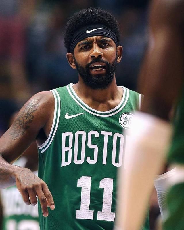 这助攻堪比视觉盛宴（这记助攻如同一场华丽表演）