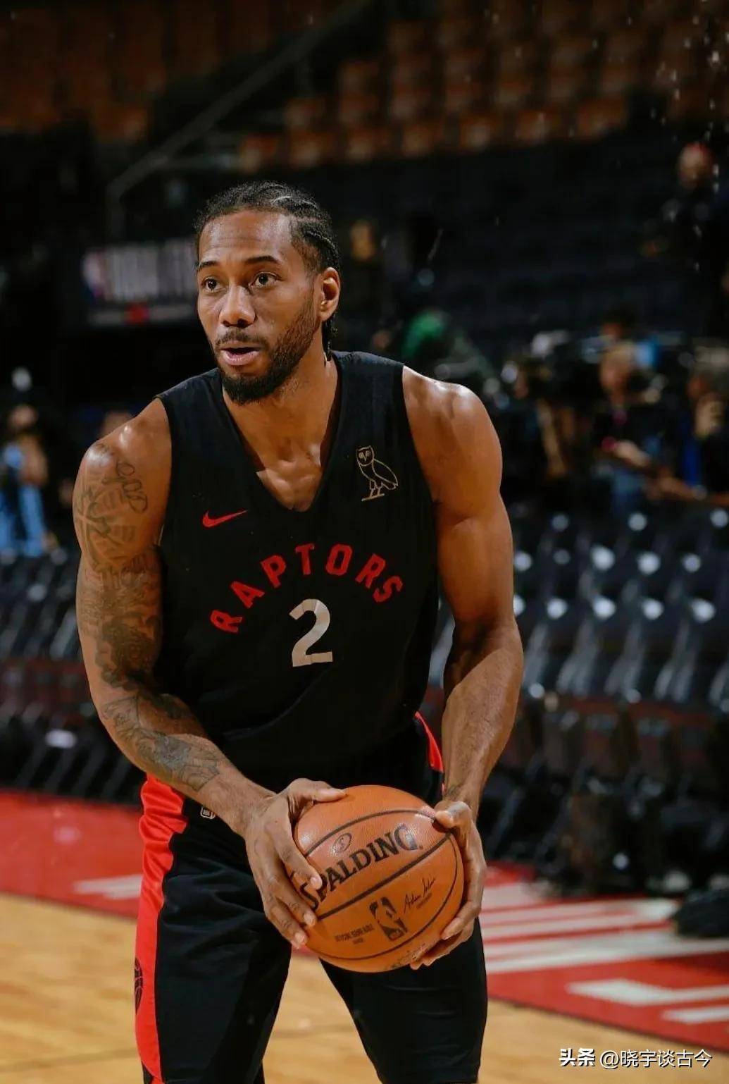 斯凯利晒穿齐达内、博格巴尤文球衣照，尤文球迷留言“快来”（斯凯利晒穿齐达内与博格巴的尤文战袍，斑马军球迷齐呼：快来）