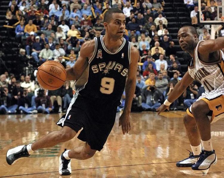 科尔：斯潘塞掌控了比赛，库里缺席的情况下他必须留在场上（科尔赞斯潘塞掌控比赛：库里缺席就得把他留在场上）