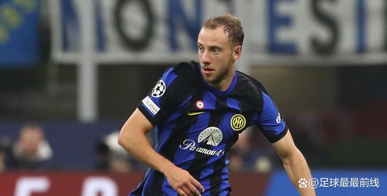 贝克汉姆的球队夺冠，全家相拥庆祝，14岁金发小七很夺目