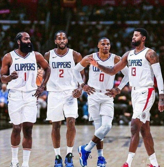 为何亲斯内德？穆帅：斯内德给了我三冠王，那是最棒的一年（穆帅回应亲斯内德：他助我成就三冠，那是我最好的一个赛季）