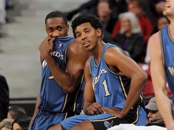 记者：凯恩已决定不在明夏激活解约条款，双方计划续约（凯恩决定明夏不触发解约条款，双方将推进续约）