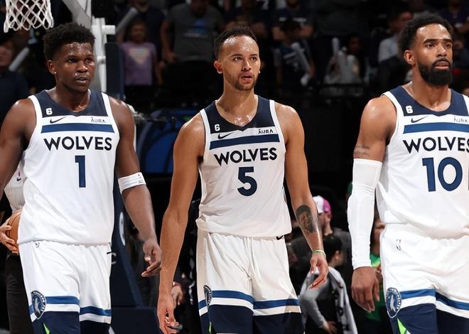 欧冠惊现篮球比分！巴黎热刺8球对攻创纪录，维蒂尼亚戴帽背后藏着的惊天秘密（欧冠打成篮球局！巴黎与热刺8球互轰创纪录，维蒂尼亚戴帽背后暗藏惊天内幕）