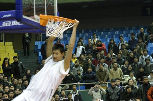 帕尔特伊律师：否认所有指控，配合CPS调查三年，期待最终清白（帕尔特伊律师：坚称无辜，三年配合CPS调查，盼还以清白）