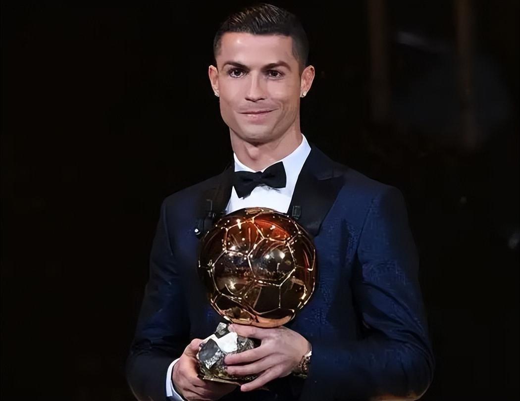 上港队客场对阵柔佛，面临阵容不整、实力不足的挑战，目标为平局。（上港客战柔佛：阵容不整、实力处下风，以保平为先）