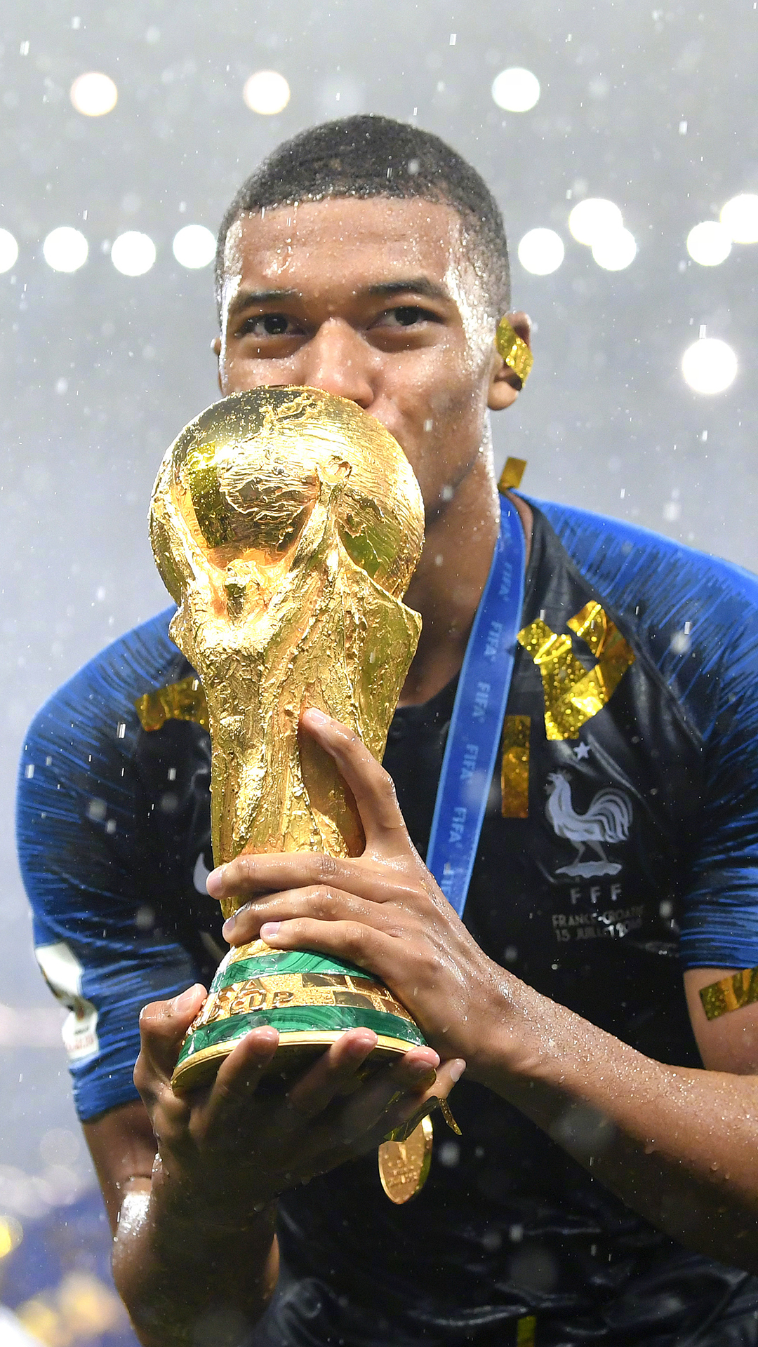 巴萨拖欠拜仁2000万莱万转会费？德雷森：已经付清了（德雷森回应巴萨欠款传闻：莱万转会费2000万已结清）